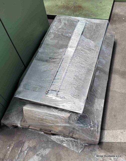 Hydraulická ohýbačka plechů OHP-2-6/8 (Hydraulicka ohybacka plechu OHP-2-6-8 (8).jpg)